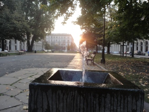 Torino 30 ottobre 2014. Piazza Statuto, un filo di luce, un filo d'acqua. Foto, Romano Borrelli